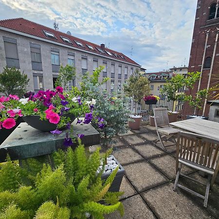 Exclusive Top Floor 2-Bedroom Flat Milano Esterno foto