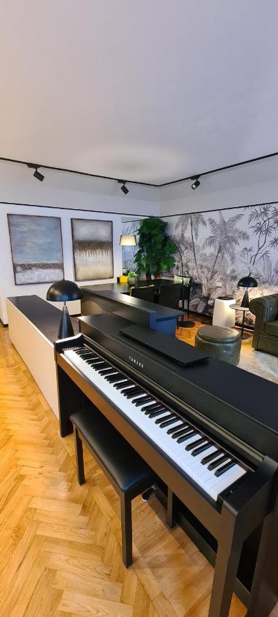 Exclusive Top Floor 2-Bedroom Flat Milano Esterno foto