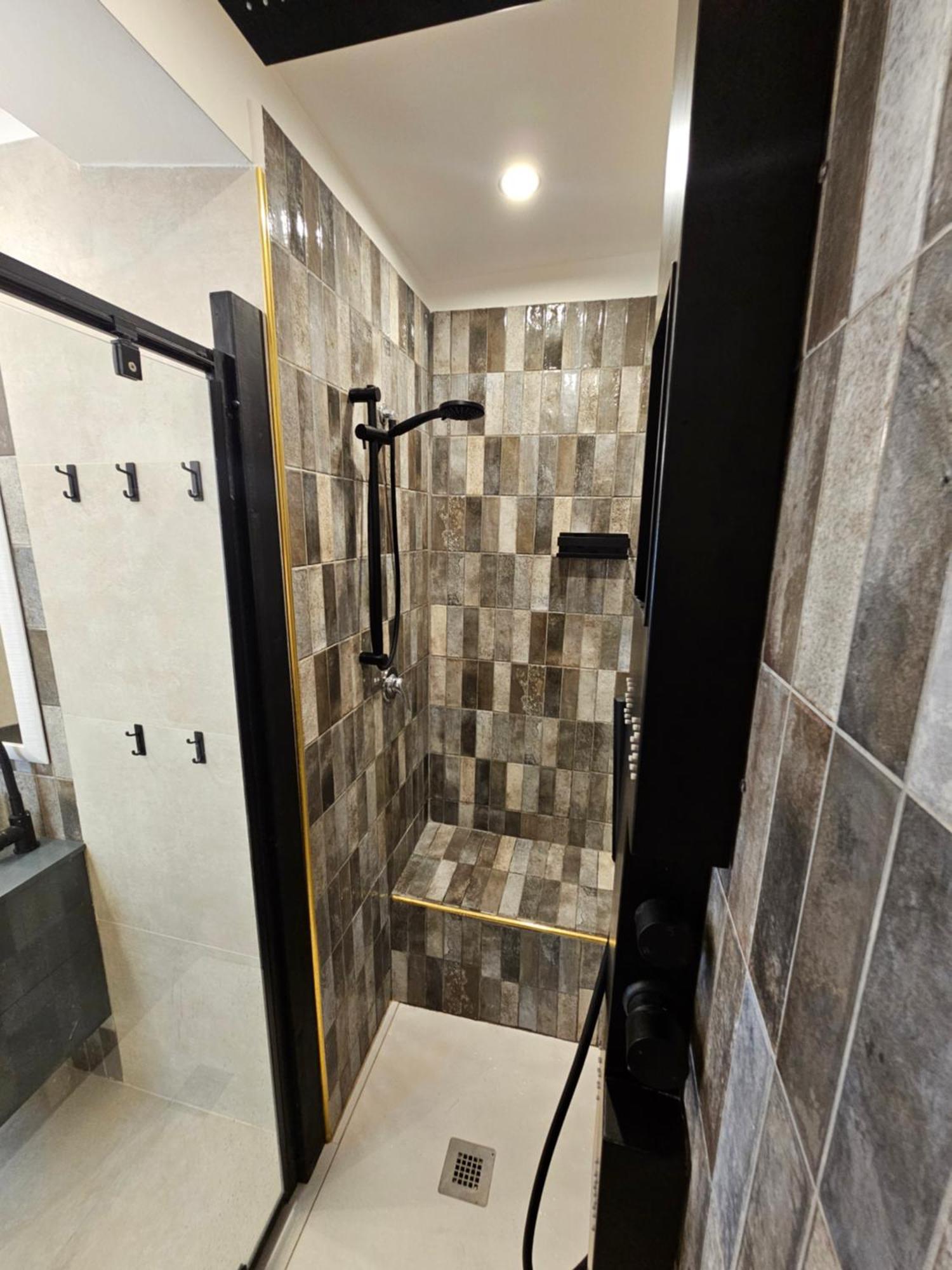 Exclusive Top Floor 2-Bedroom Flat Milano Esterno foto