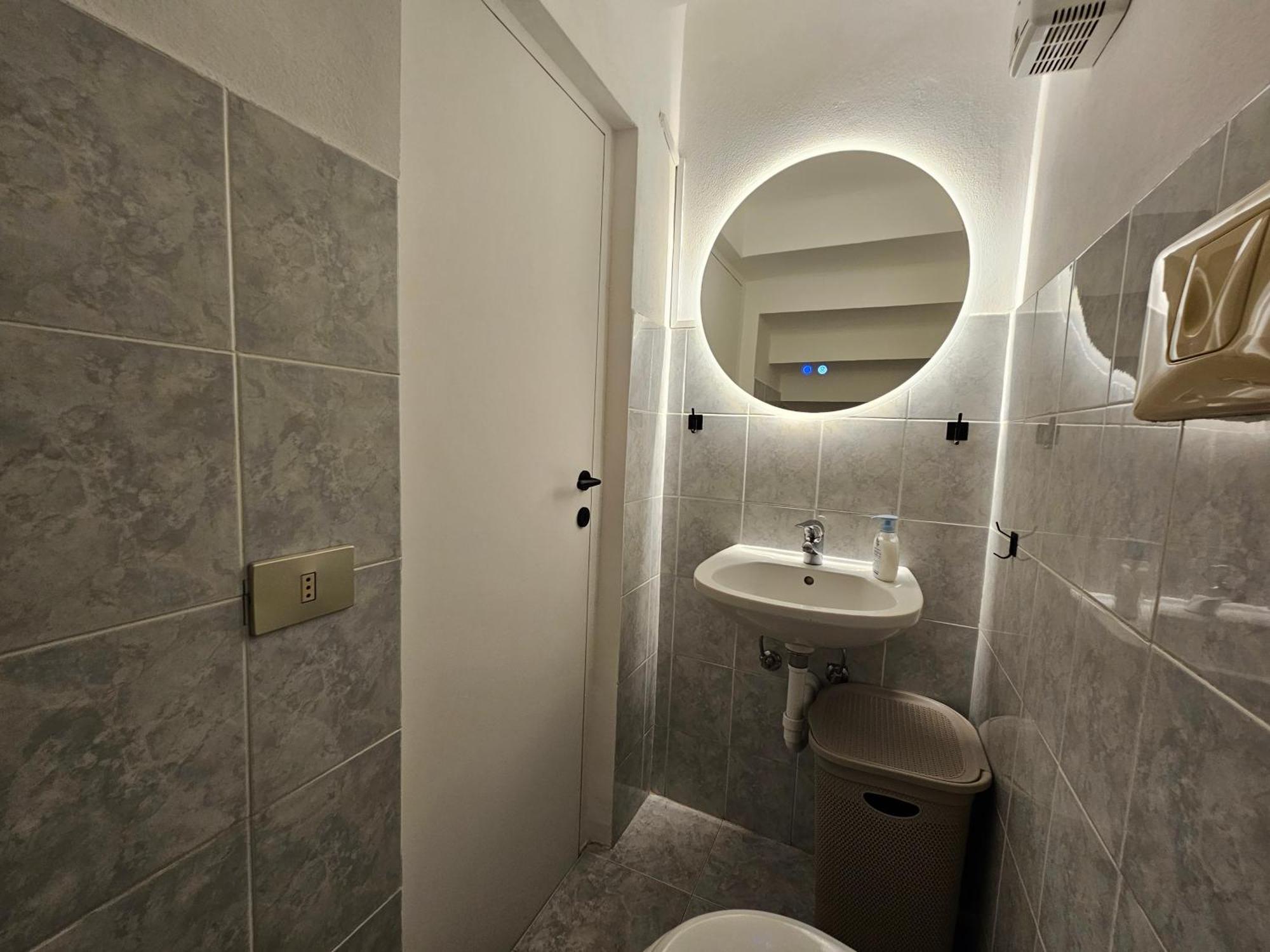 Exclusive Top Floor 2-Bedroom Flat Milano Esterno foto