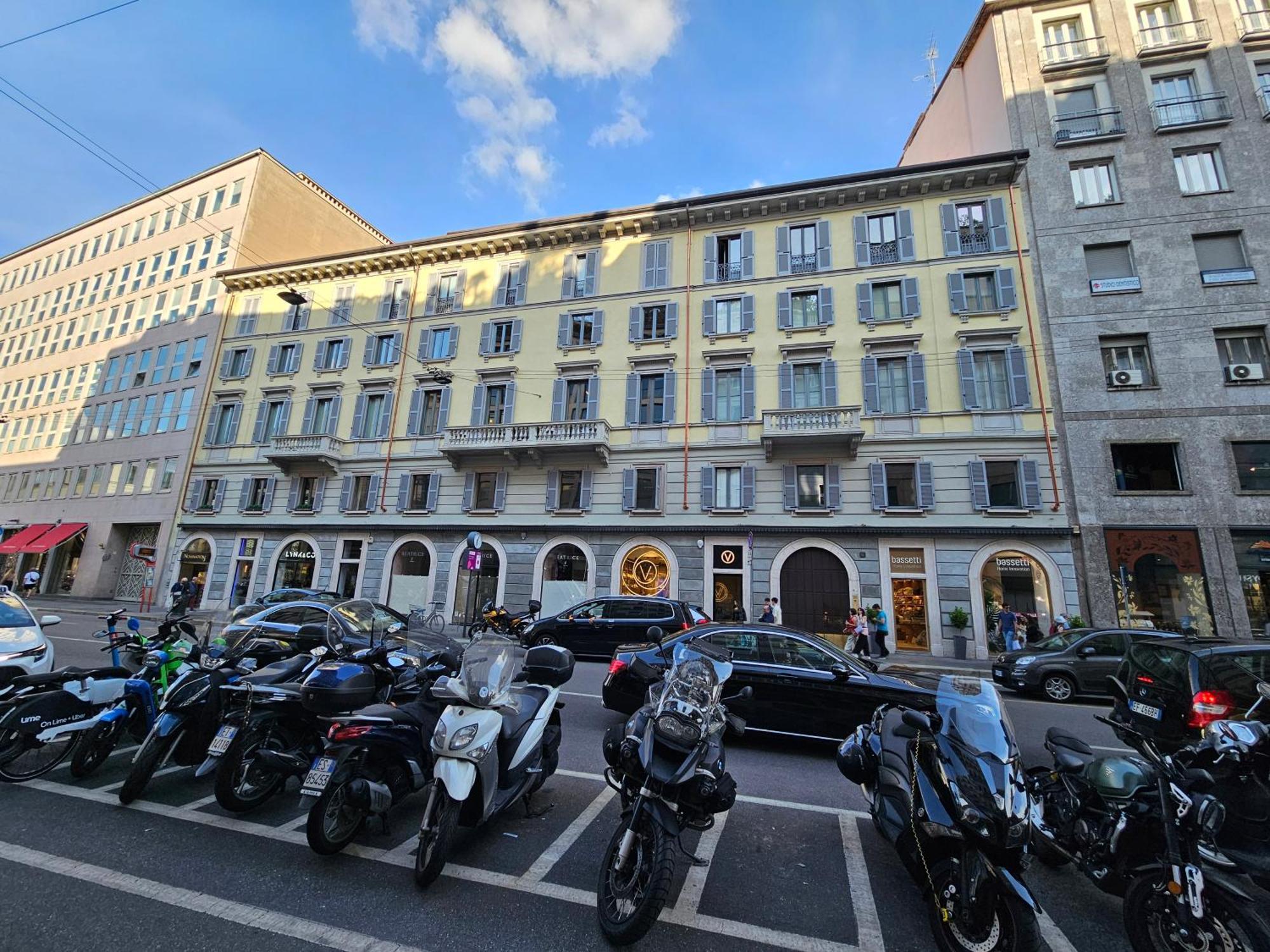 Exclusive Top Floor 2-Bedroom Flat Milano Esterno foto