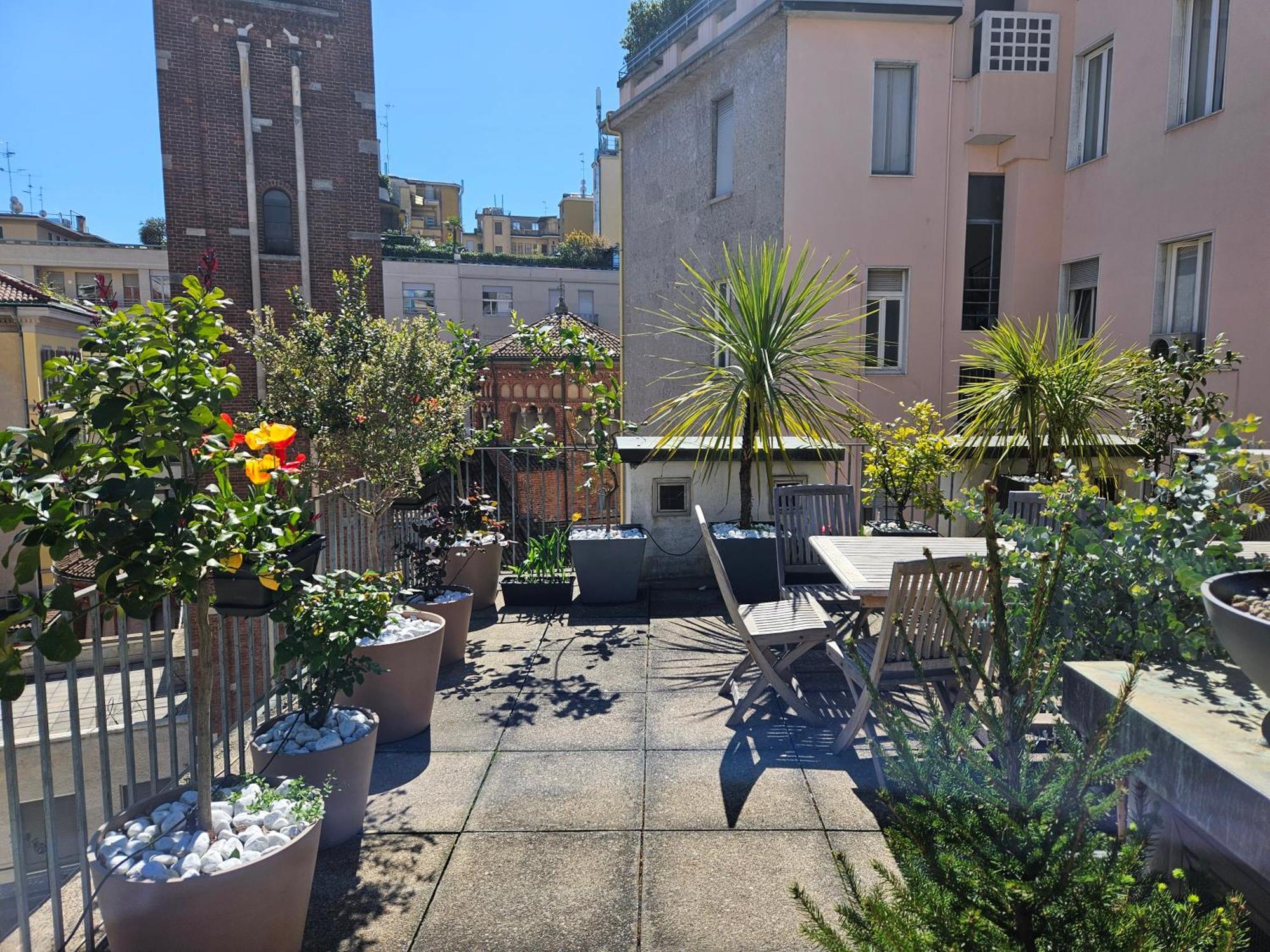 Exclusive Top Floor 2-Bedroom Flat Milano Esterno foto