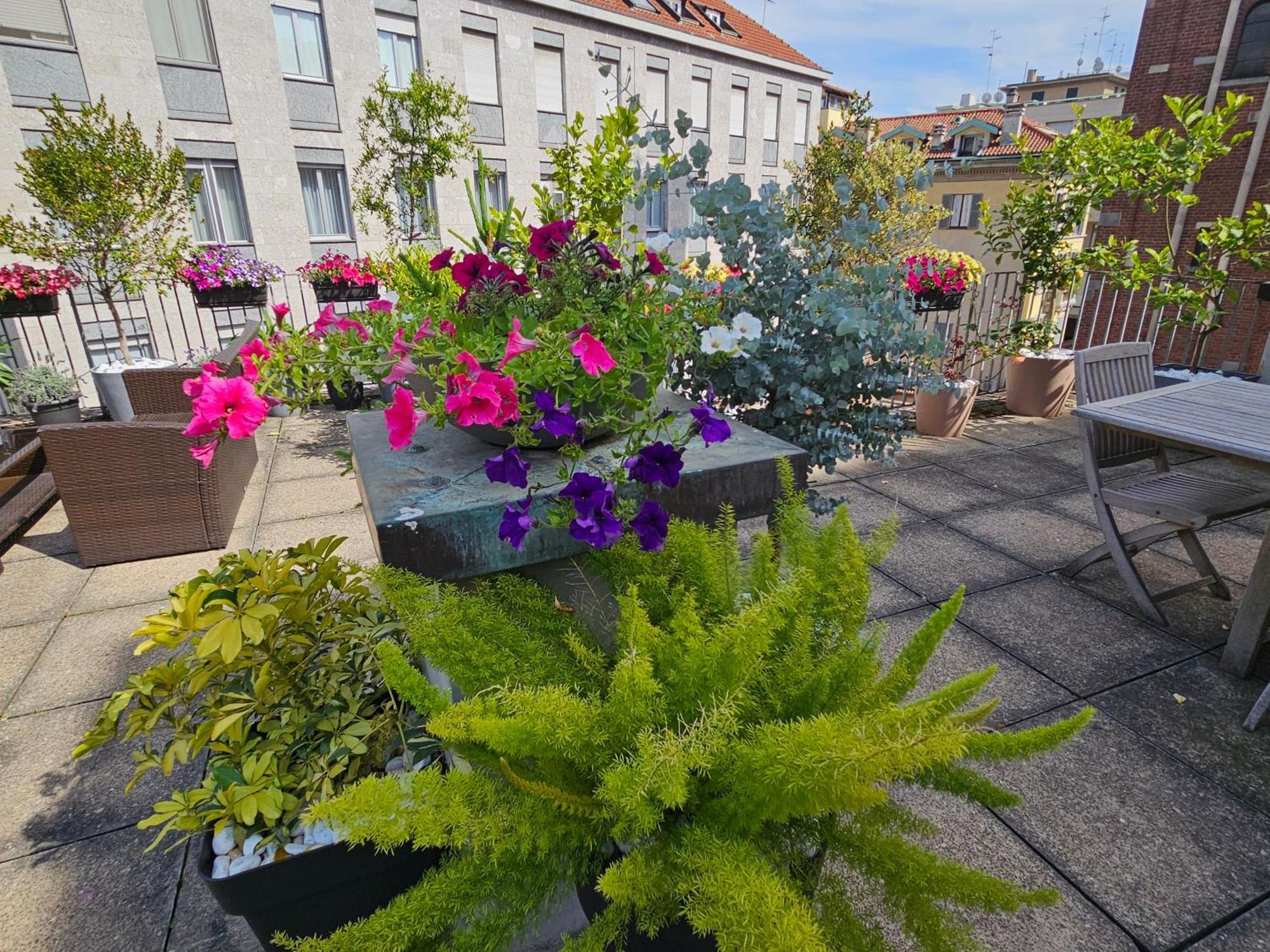 Exclusive Top Floor 2-Bedroom Flat Milano Esterno foto